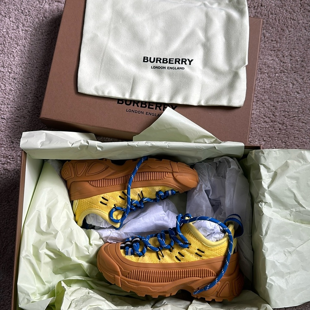 Kids sneakers